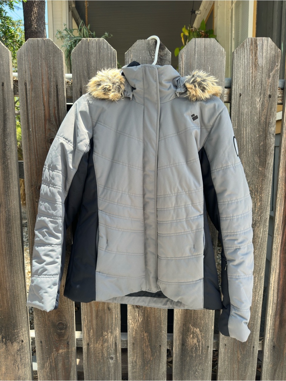 Obermeyer Tuscany Light Gray and Black Insulated Ski Jacket with Faux Fur Trim